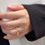 MIMシャネルの最新ブローチがブティックで販売